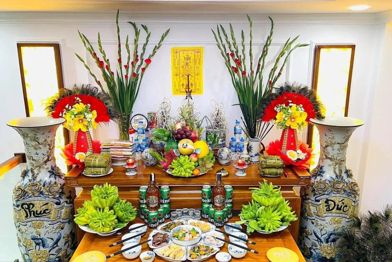Các Thành Phần Trang Trí Trên Bàn Thờ.png
